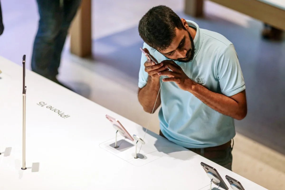 India announces $6.5B smartphone manufacturing program