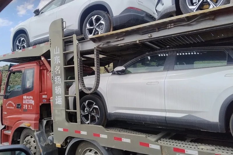 Chinese imports to Kyrgyzstan fall 17% in June despite car shipments doubling