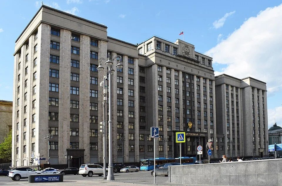 Госдума приняла закон об ограничениях для политэмигрантов
