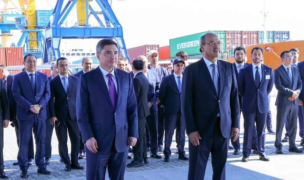 Kazakh, Uzbek PMs discuss boosting Middle Corridor freight volumes