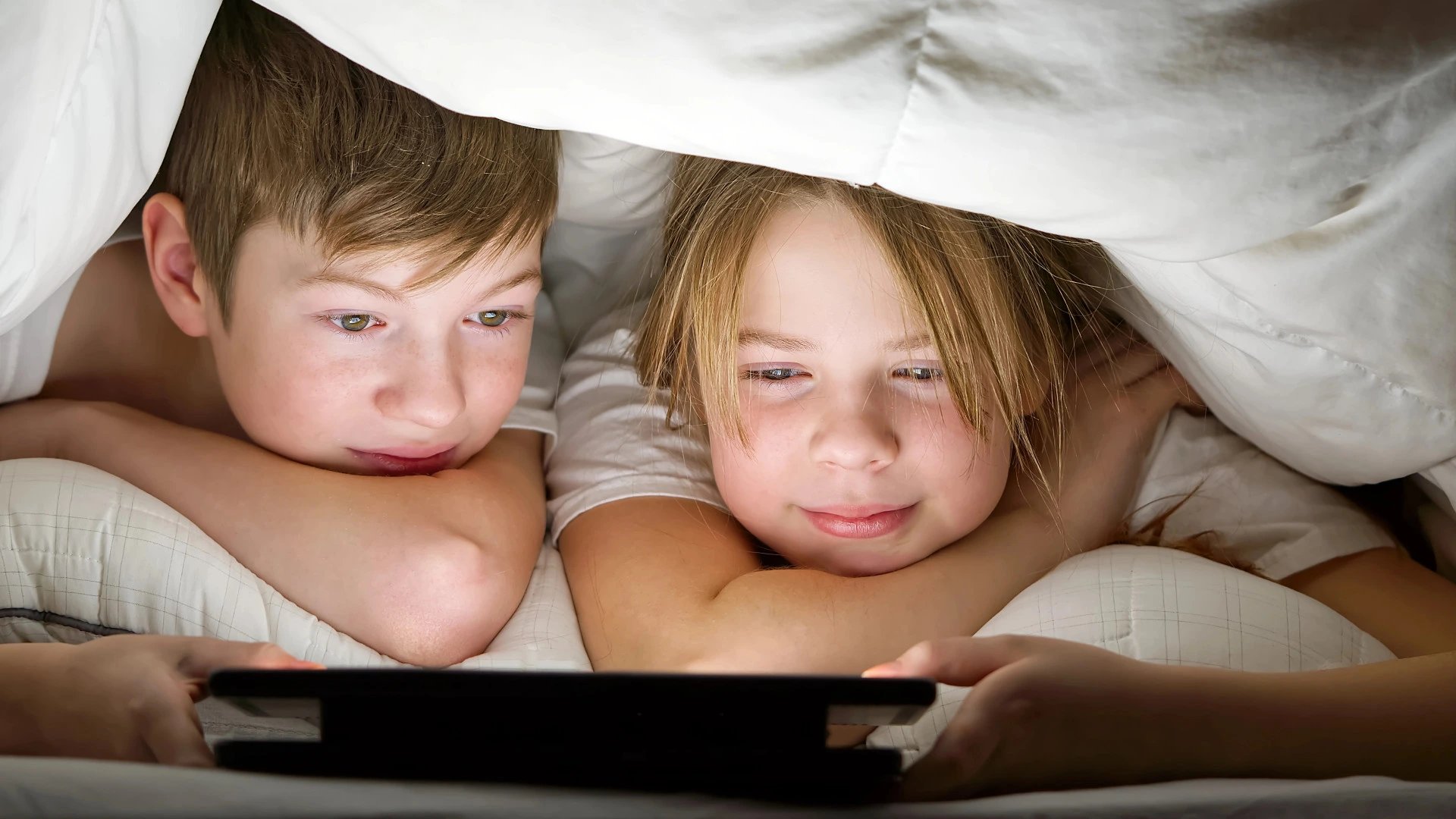 Australian study finds 81% of teens ignore social media ban