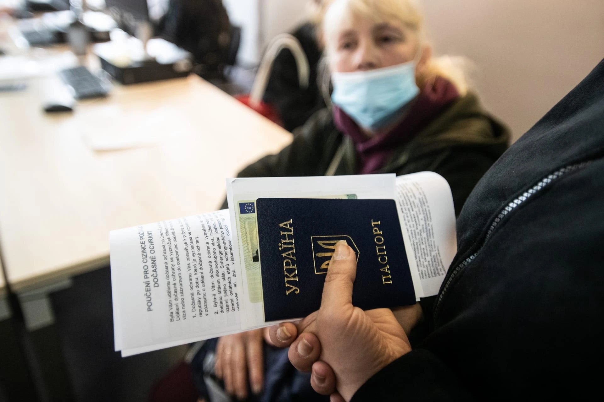 Чехия с 5 августа перестанет предоставлять временную защиту украинцам 23-60 лет