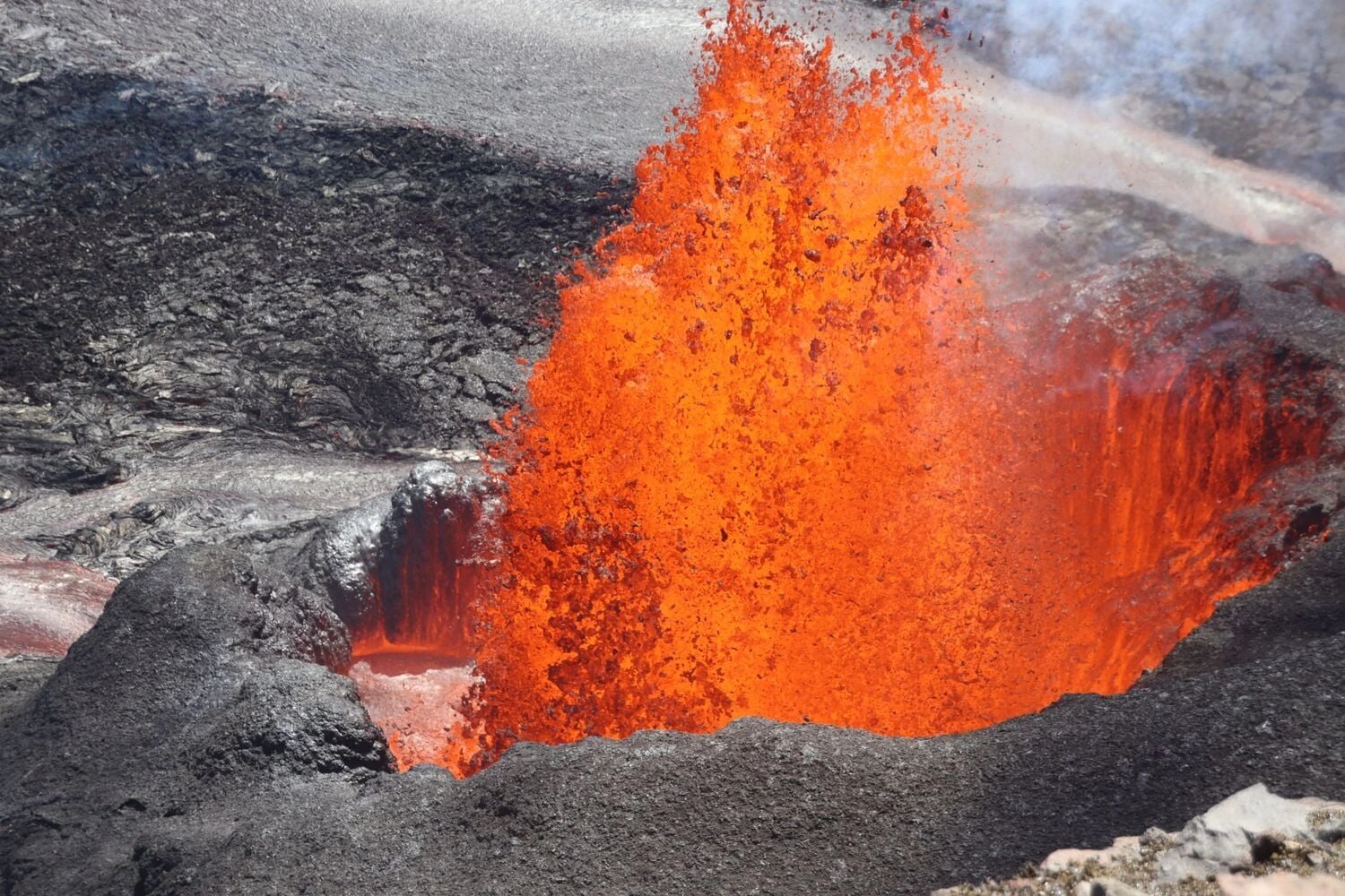 2025 Nature study: Ruthenium isotopes in Hawaiian rocks suggest Earth's core leak