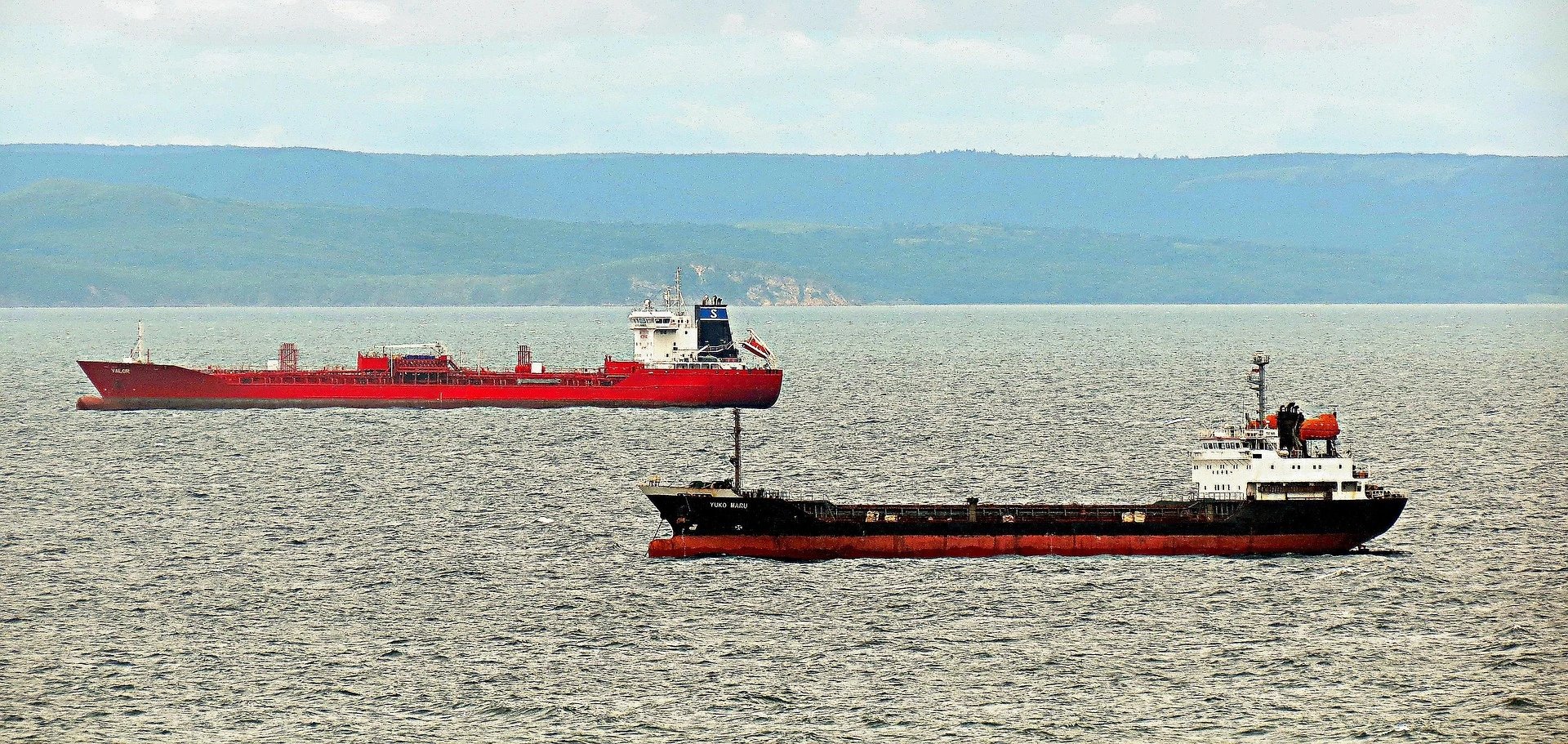 США прогнозируют падение транзита нефти через Ормуз на 77% и перебои до 2027 г.