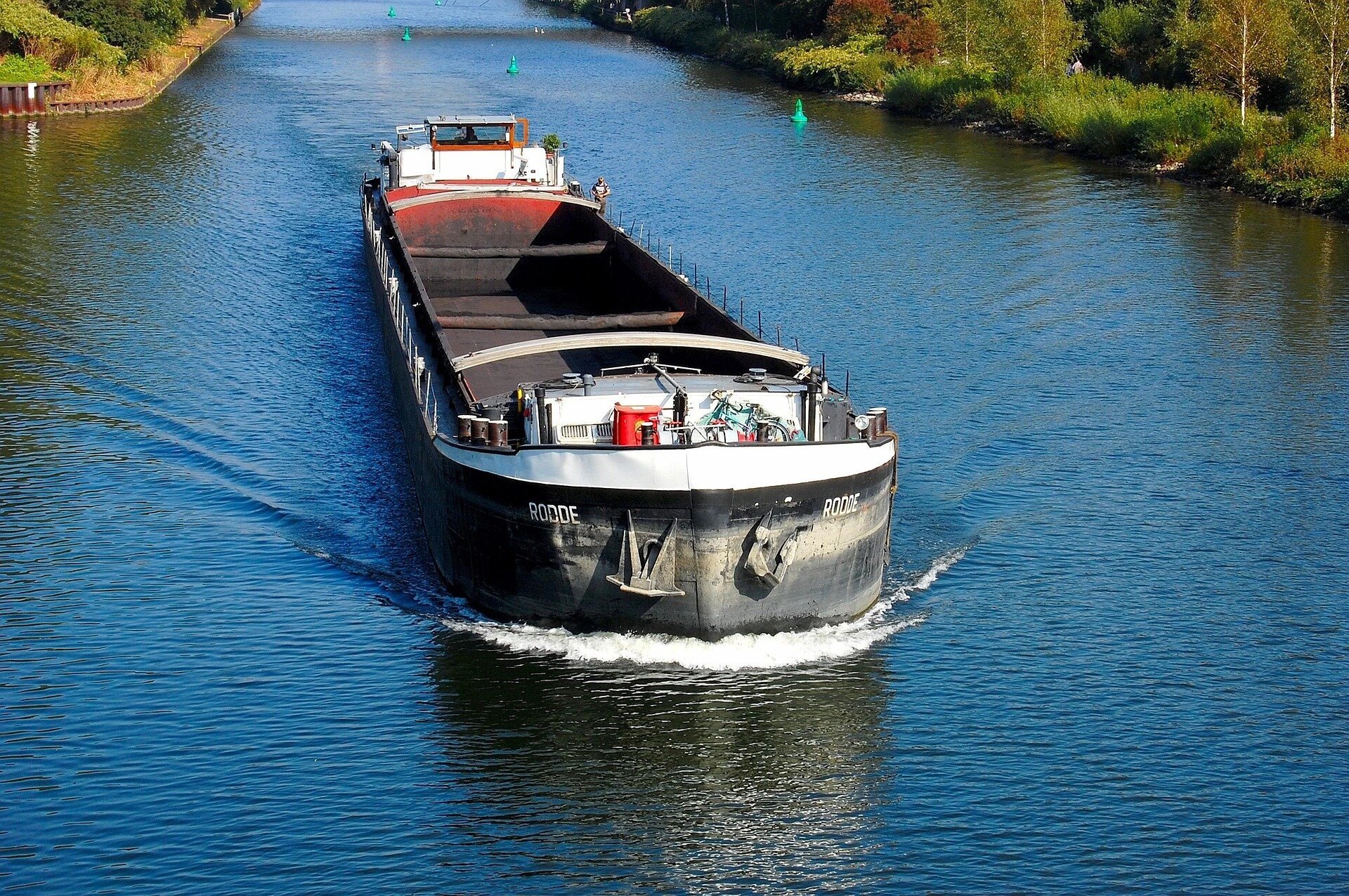 Inland vessels emit 24.7% of global shipping CO₂, Nature Climate Change study finds