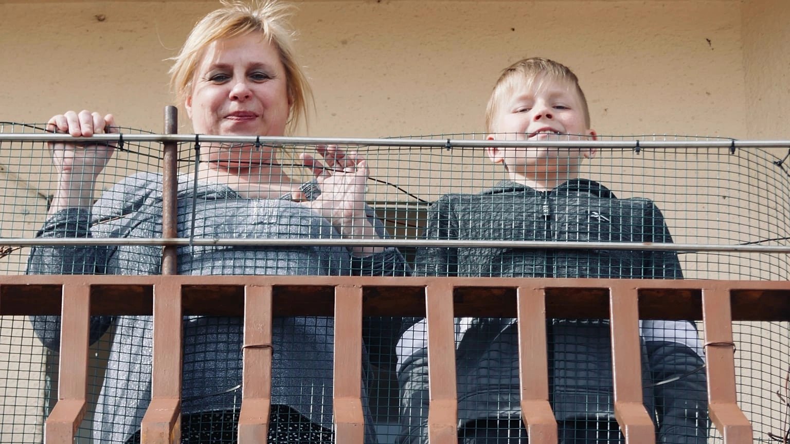 Spain applies EU asylum rule for Ukrainian men 23-60; police deny mass checks