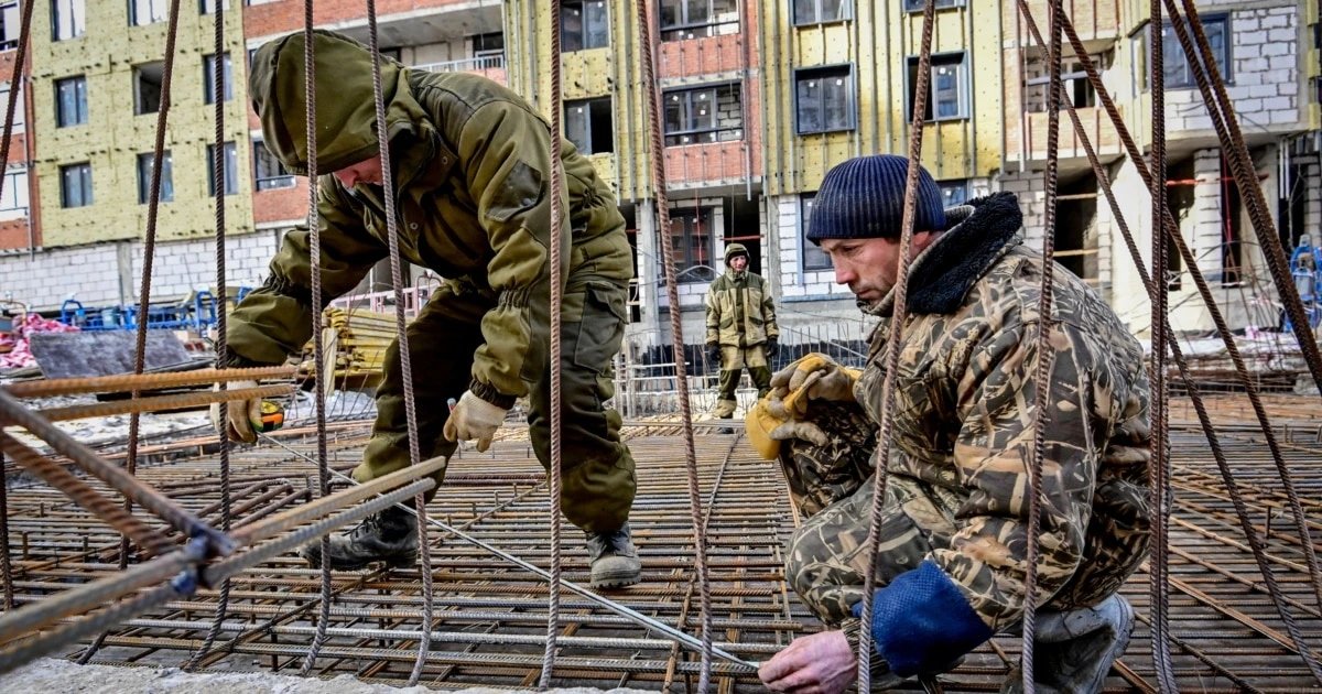 Russia proposes migrant work overhaul from 2027, tying workers to employers and regions