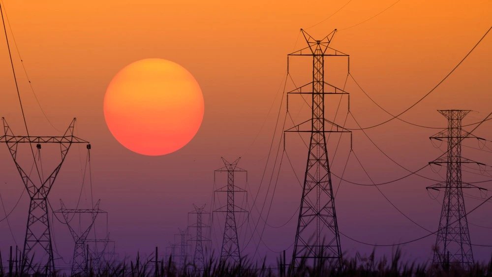 India allows delayed solar and wind projects to pay to keep grid access