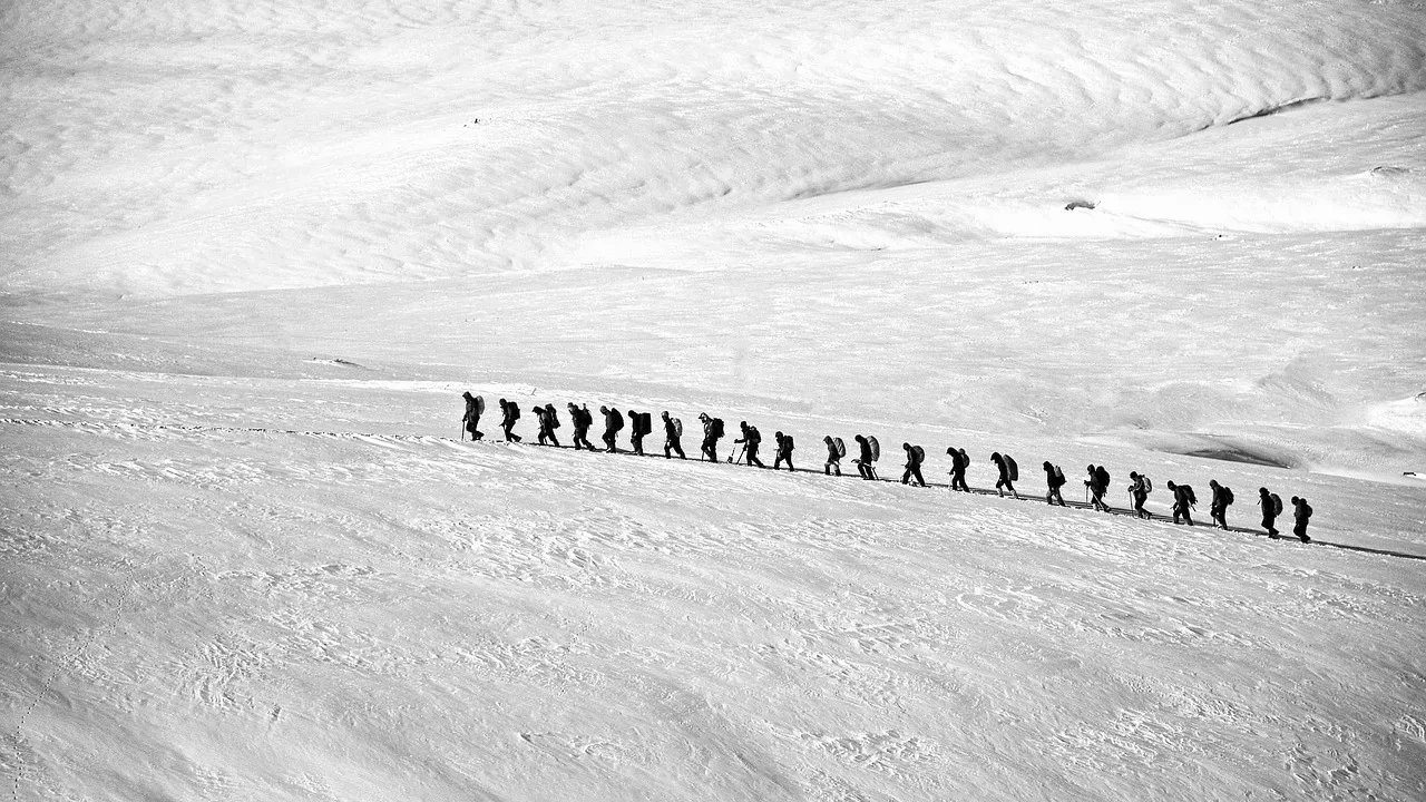 Russian rescuers search for eight climbers missing on Elbrus, including a 14-year-old