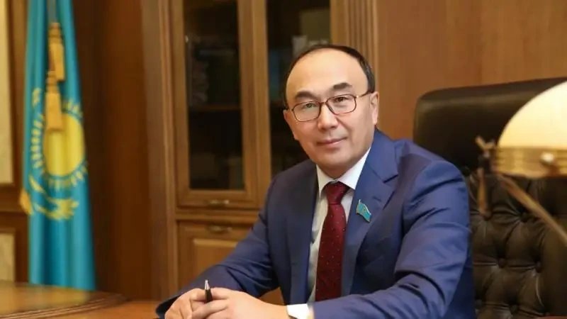 Нурбек заявил, что Миннауки не продлит контракт с ректором ЕНУ Сыдыковым