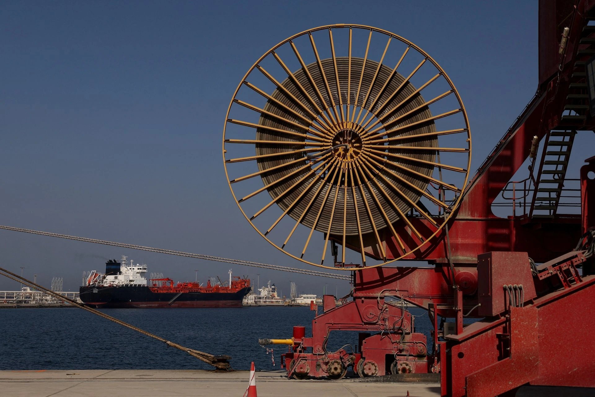 COSCO и CMES используют Фуджейру и порты Омана для обхода Ормузского и Баб-эль-Мандебского проливов