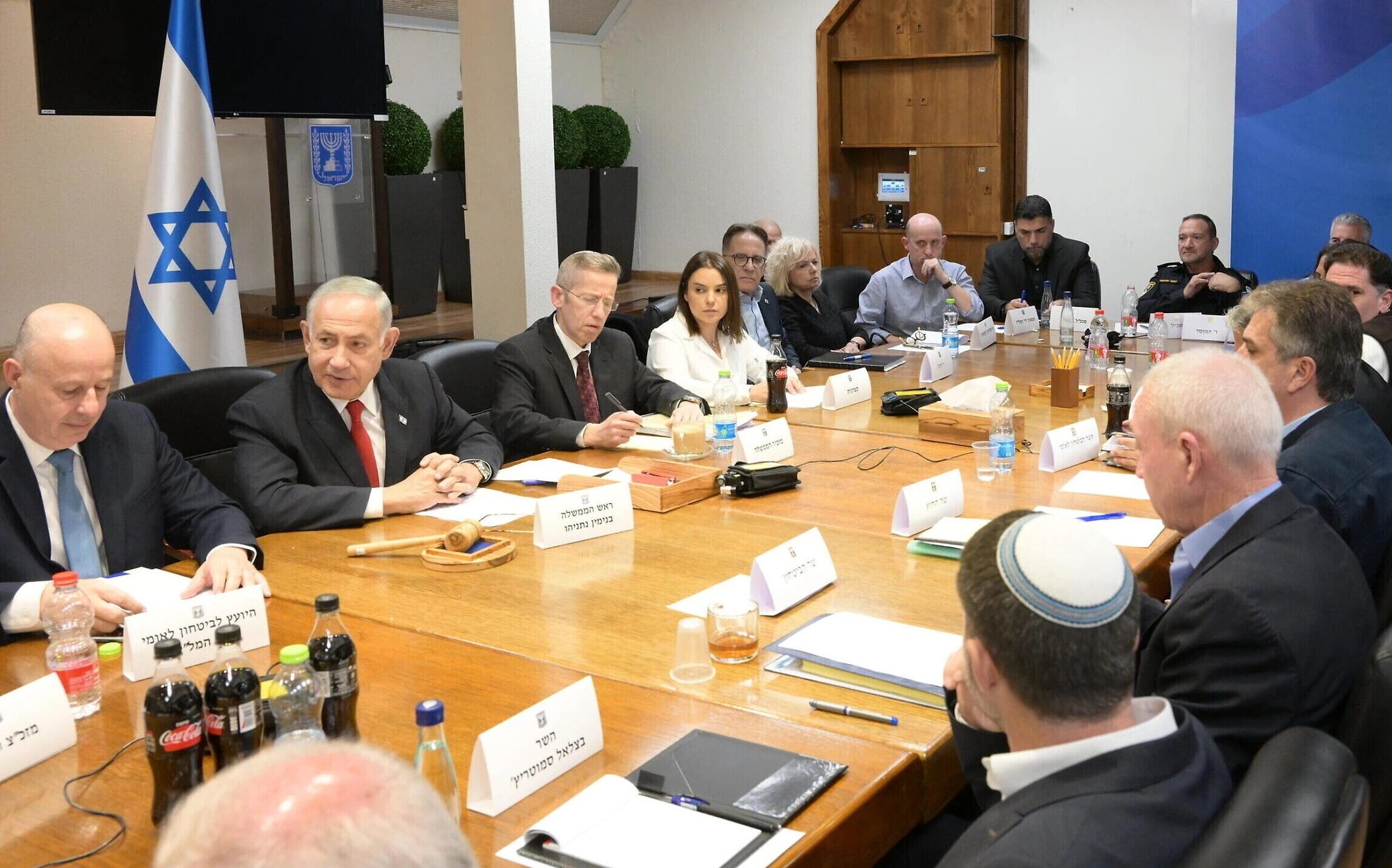 Israeli ex-security chiefs condemn Netanyahu over eight Syria strikes near Turkish border