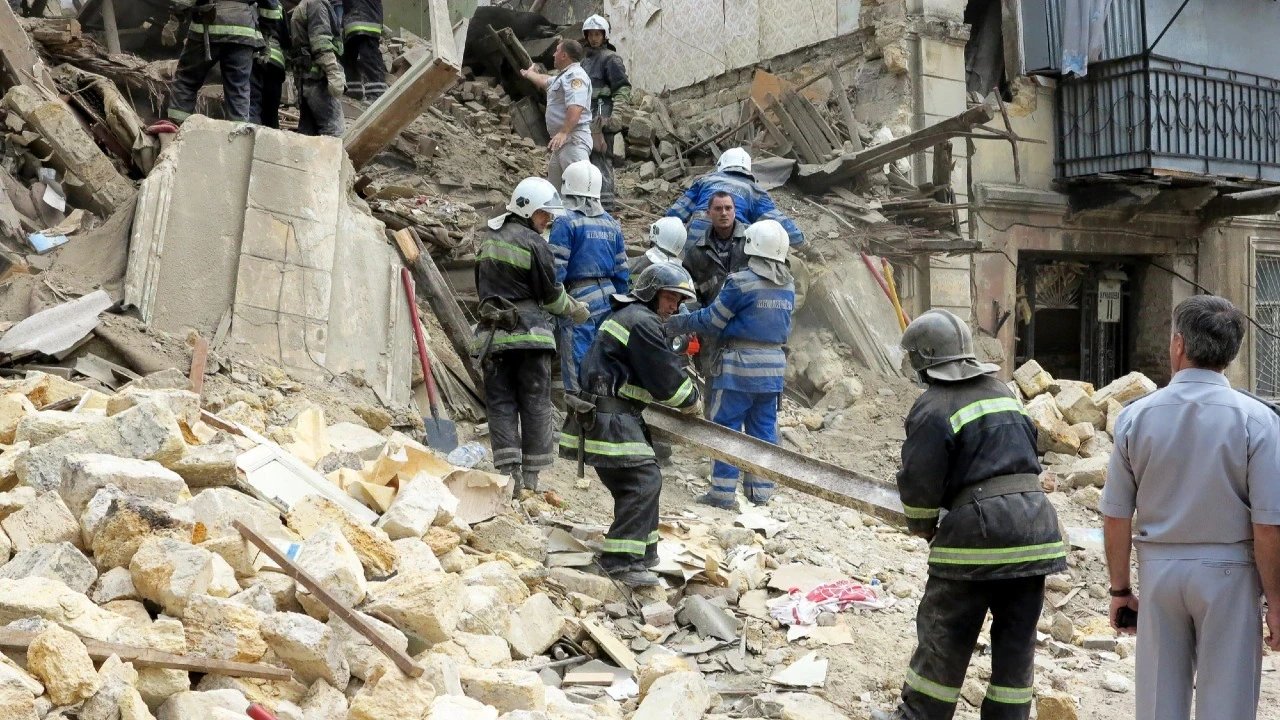 Rescuers find 84-year-old Paulina Pobi alive after three days in Indonesia quake rubble