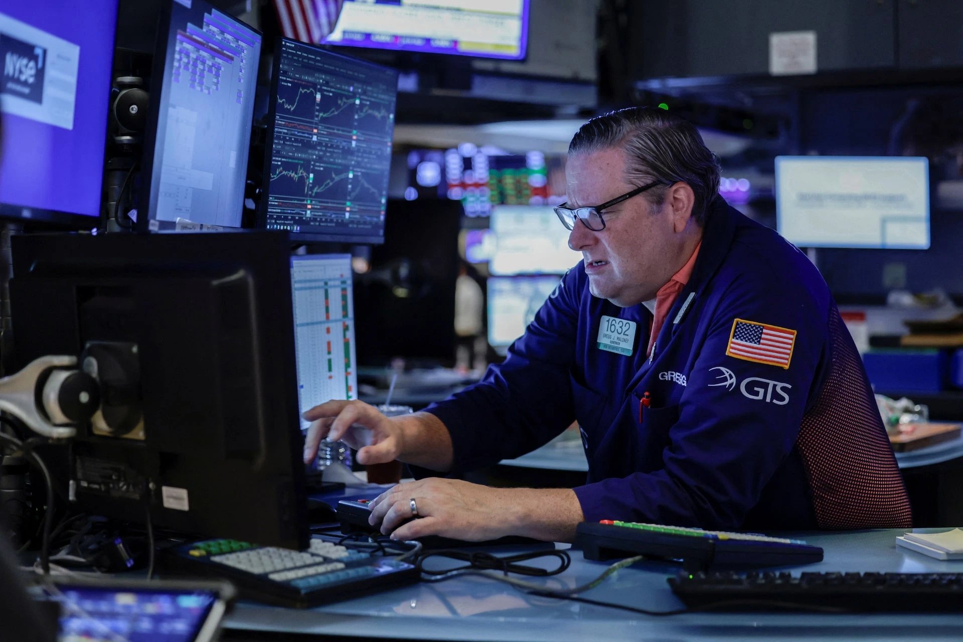 Global equity funds draw $22.01 billion in week through Aug 19