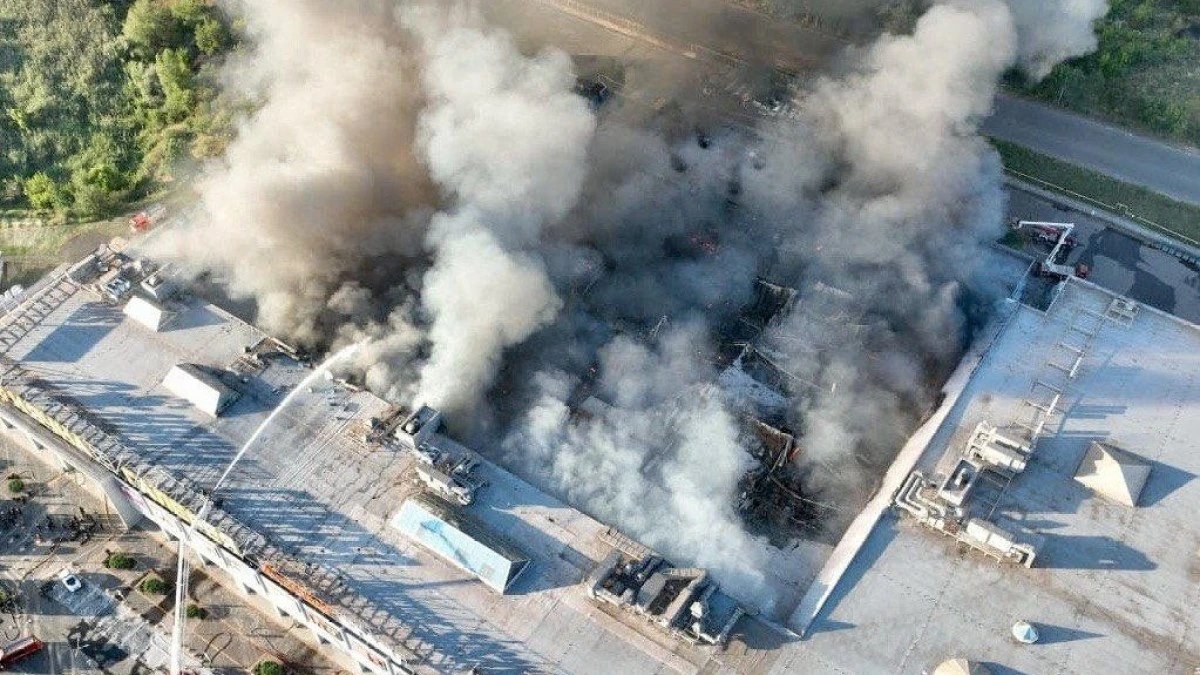 Российский дрон атаковал ТЦ в Кривом Роге: 14 погибших, 121 раненый
