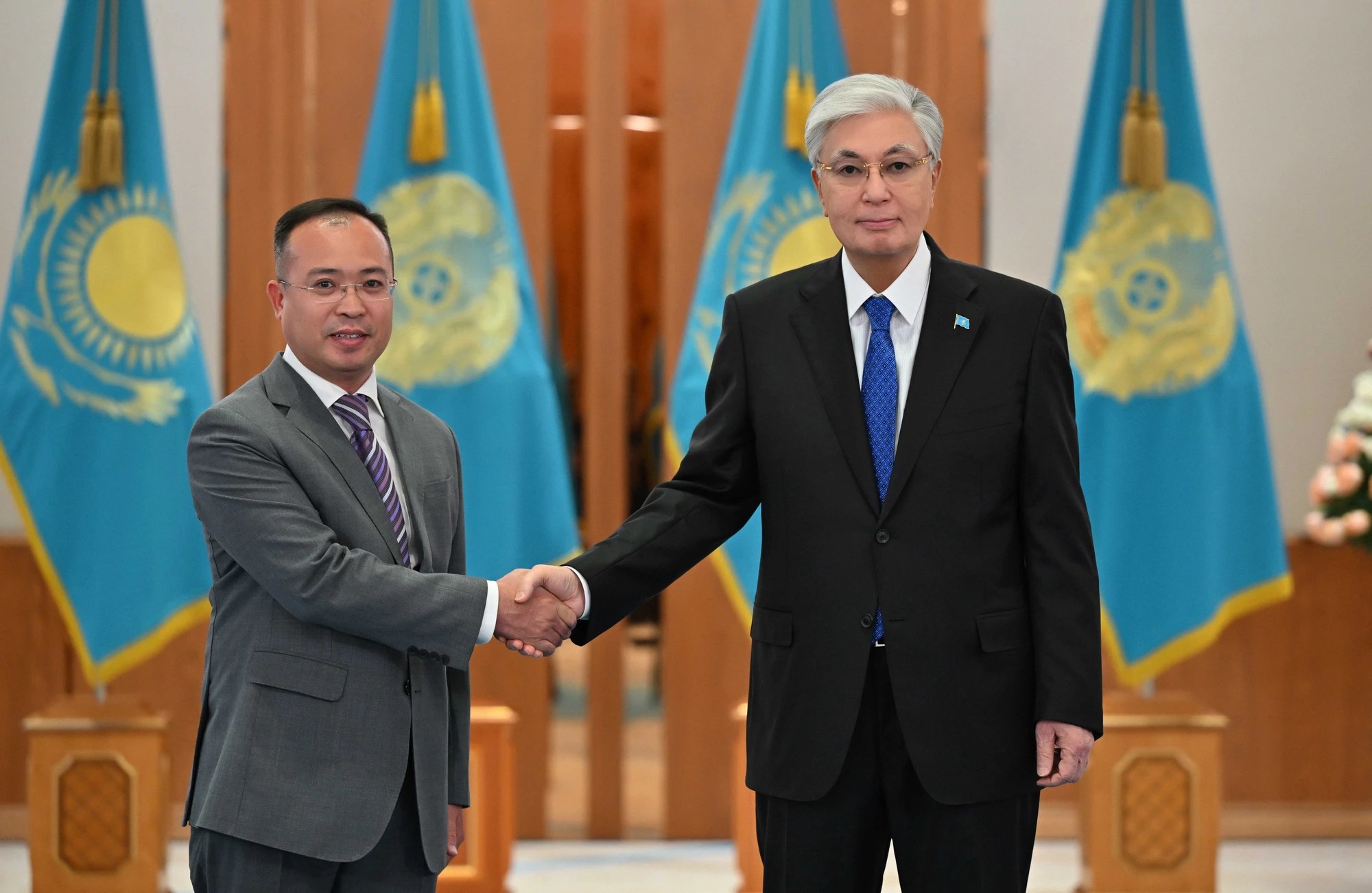 Tokayev urges Kazakhs to replace hugs and kisses with traditional etiquette