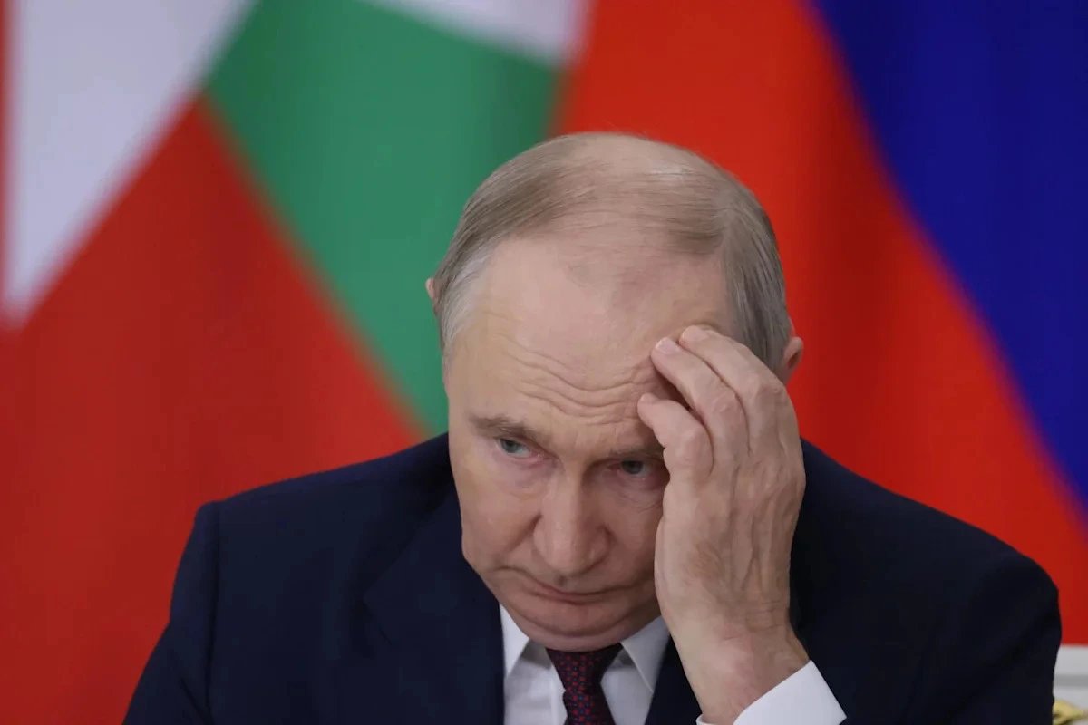 Russia faces slow-motion bank run as Kremlin scrambles for war funding