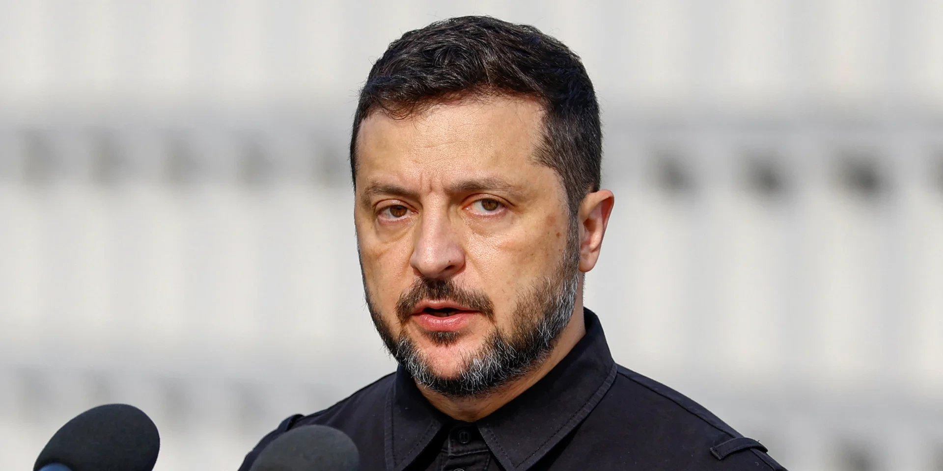 Зеленский соғыс кезіндегі сайлауды Украинаны бөлетін «цунами» деп атады