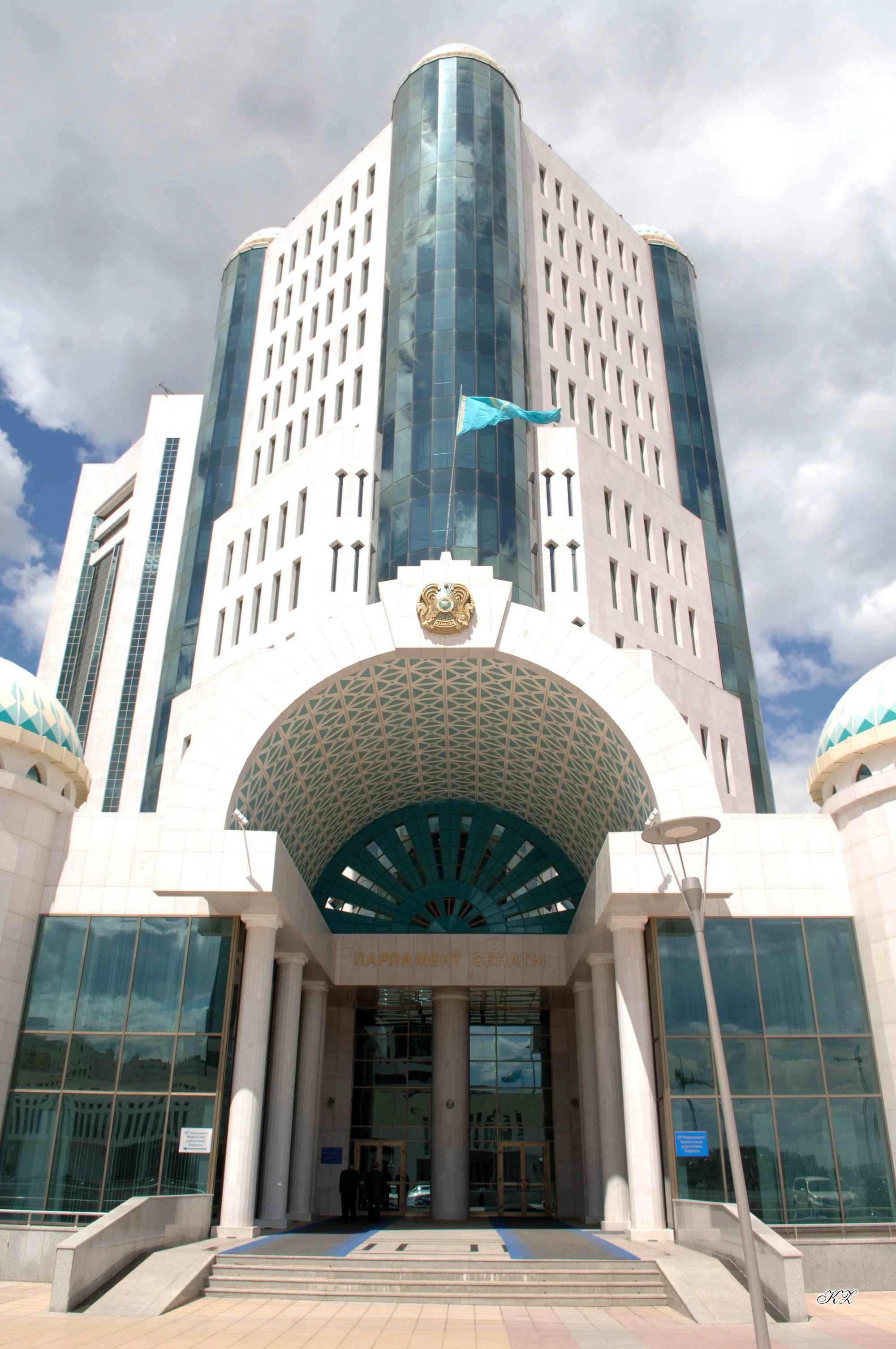 Қазақстан екі палаталы парламентті 145 депутаттан тұратын Құрылтайға ауыстырды