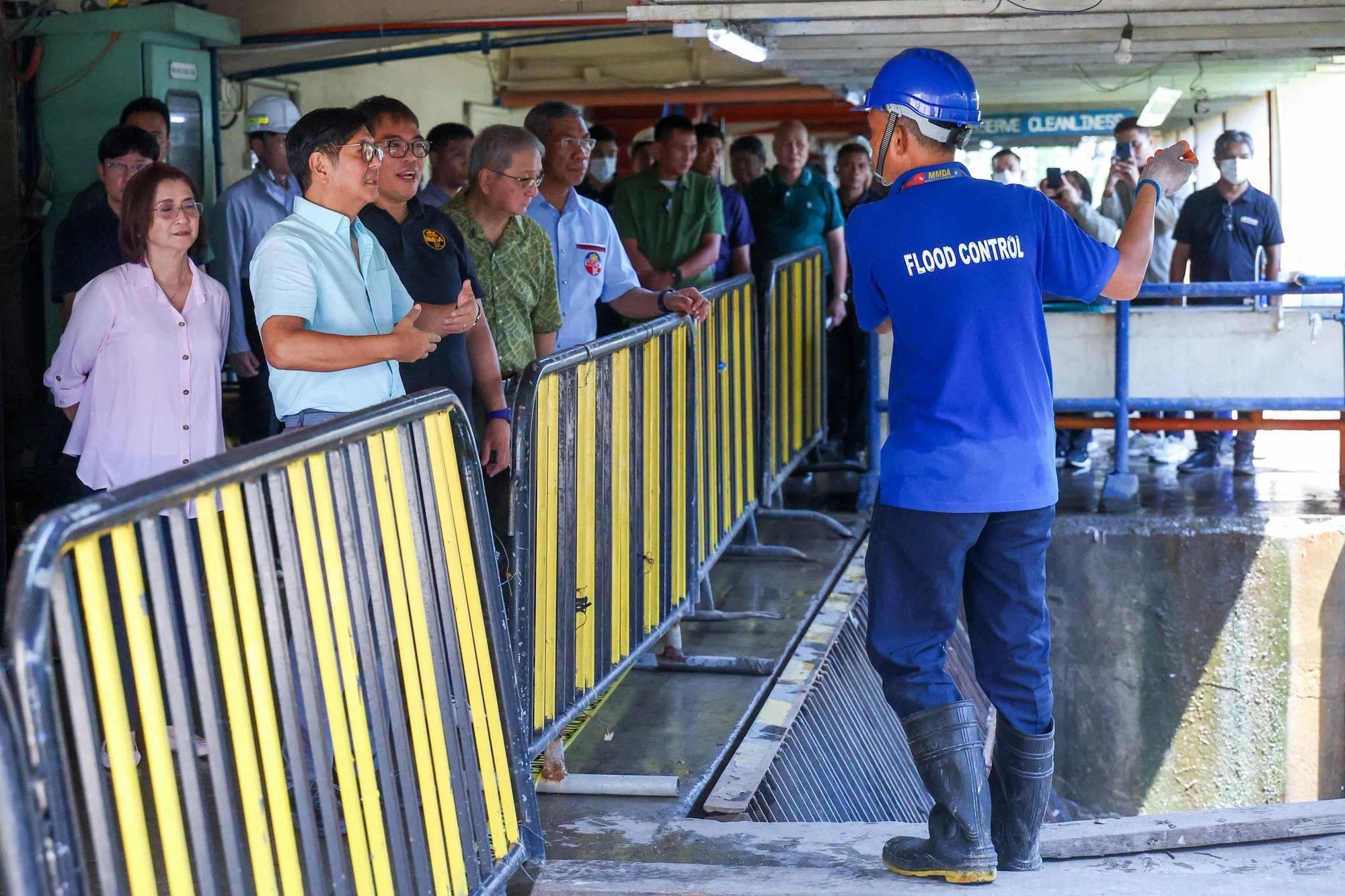 Philippine floods expose defective flood-control projects and 400 tons of Manila Bay trash