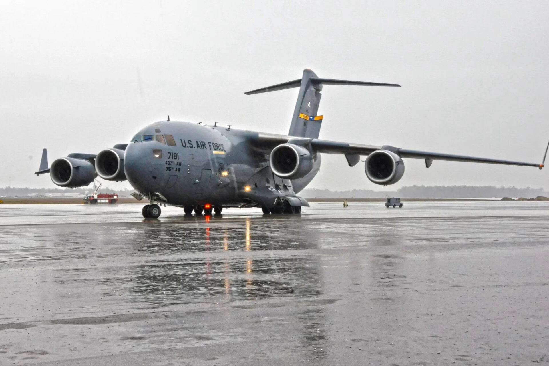 US Air Force C-17 lands at Moscow Vnukovo after flight from Riga
