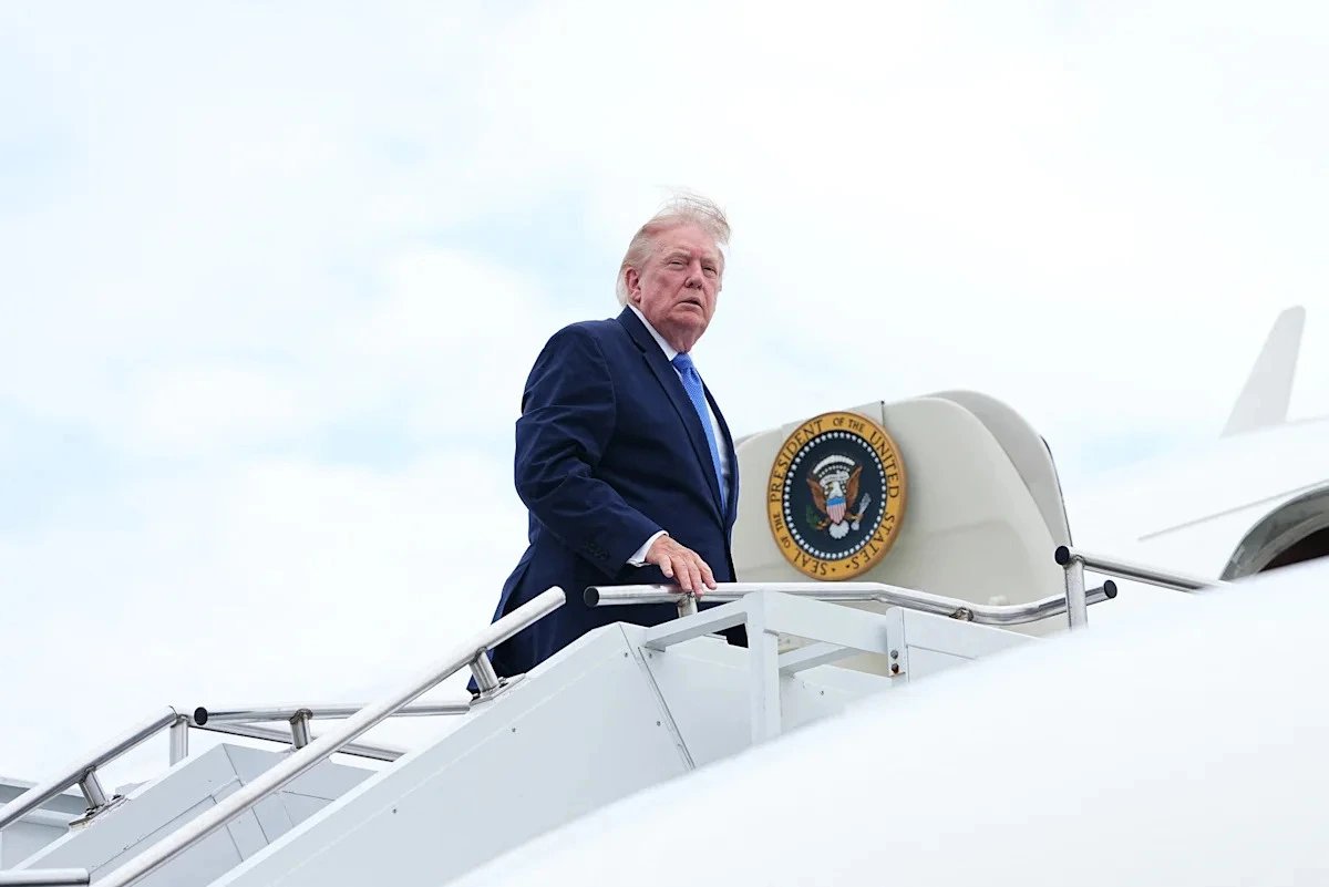 Trump discloses 1,000 June stock trades as Democrats cite oil profits