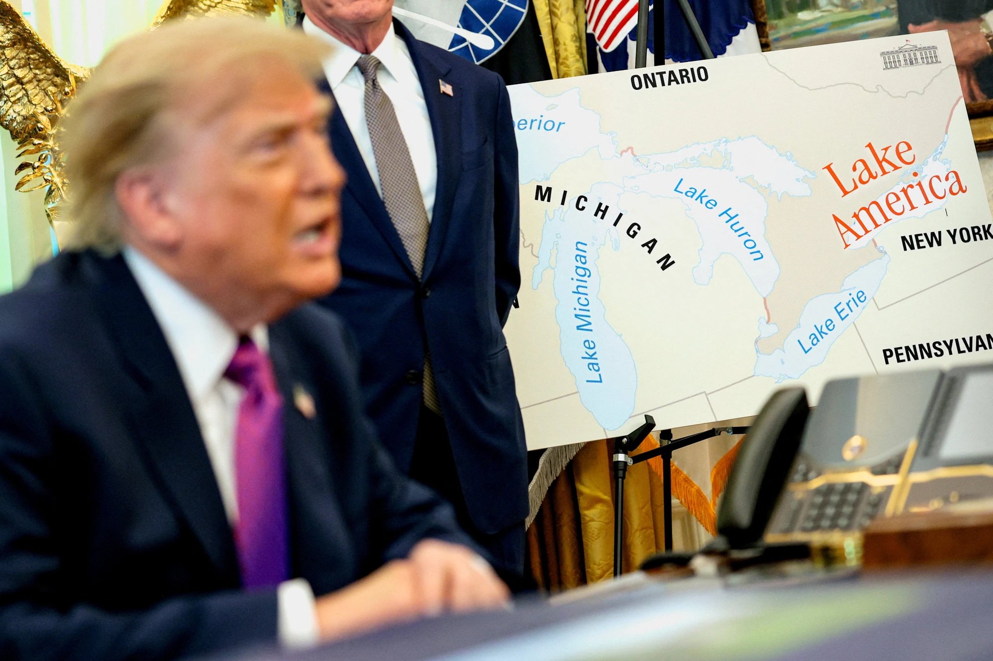 Трамп подписал указ о переименовании озера Онтарио в «Озеро Америка»