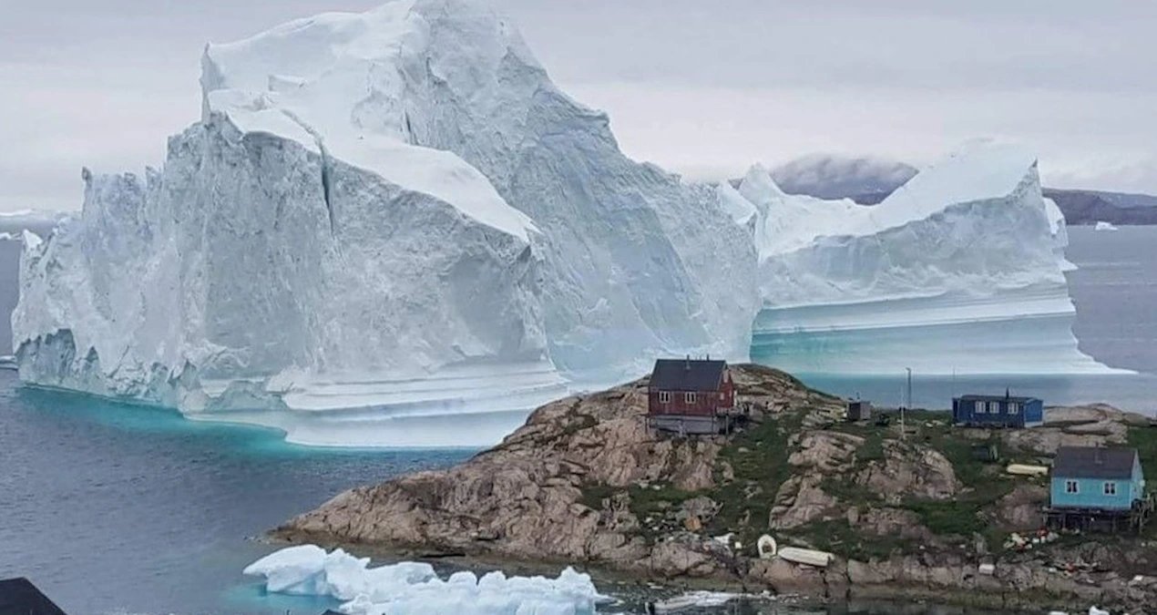 76.4 sq km iceberg breaks from Greenland's Petermann Glacier