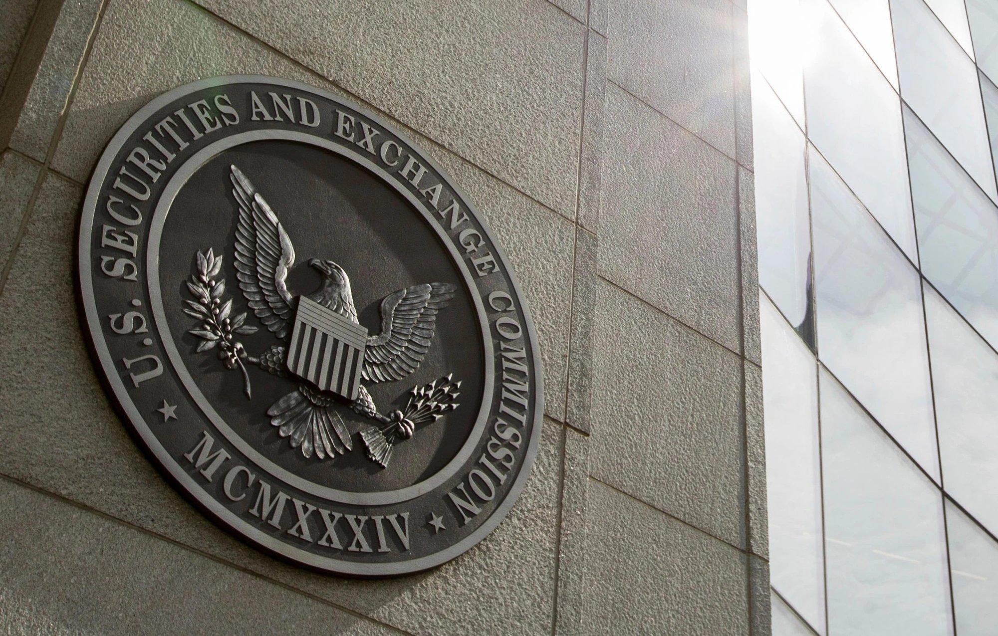SEC пересматривает правила ETF на фоне удвоения числа продуктов до 4600