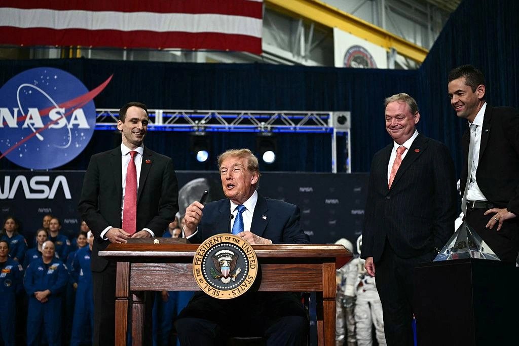 Trump signs order creating NASA-led US Space Academy commission