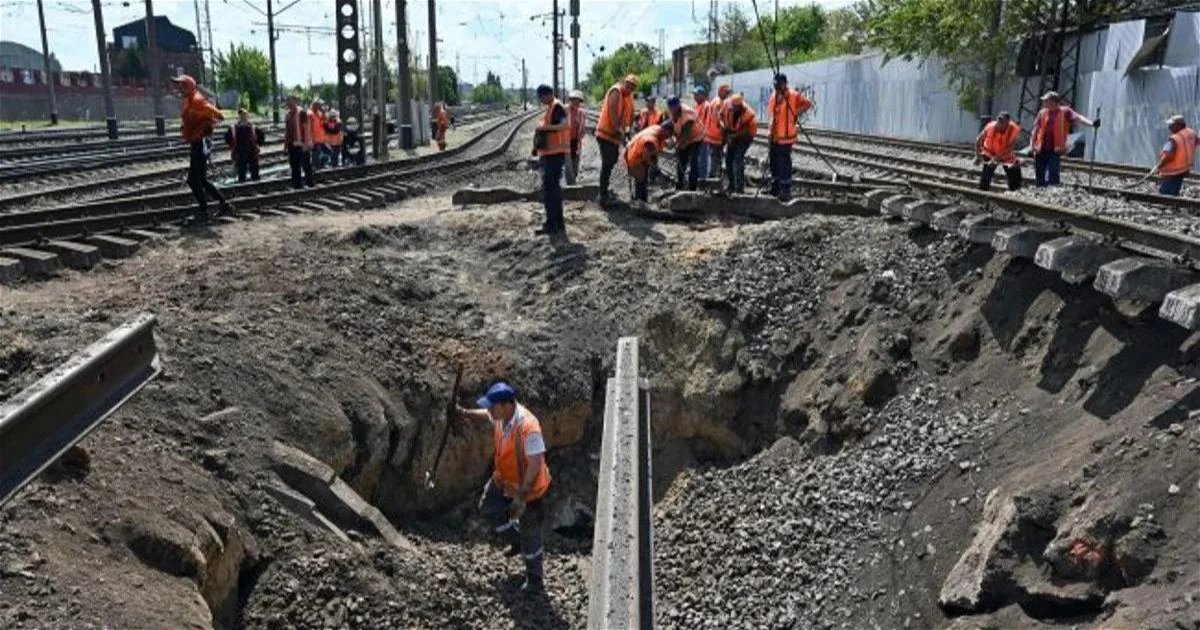 Российский удар баллистическими ракетами по депо в Киеве унёс жизни семи человек