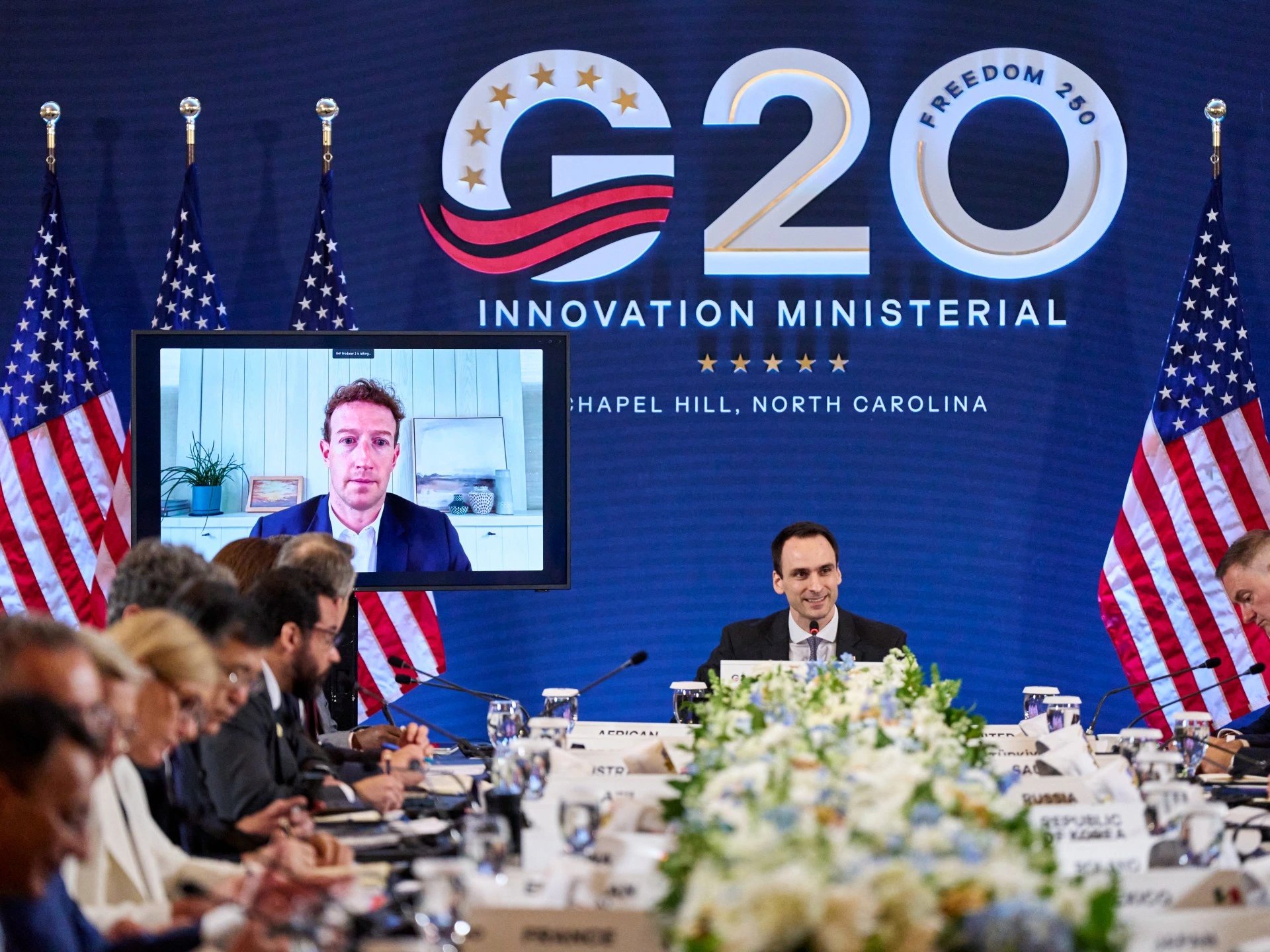 АҚШ G20-ны ЖИ реттеуді әлсіретуге шақырды, ЕО 30 компанияны тексереді