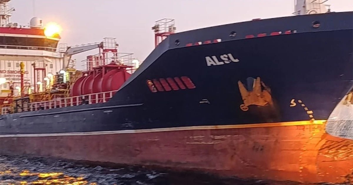 Turkish coastguard searches for 10 crew after cargo ships collide off Istanbul