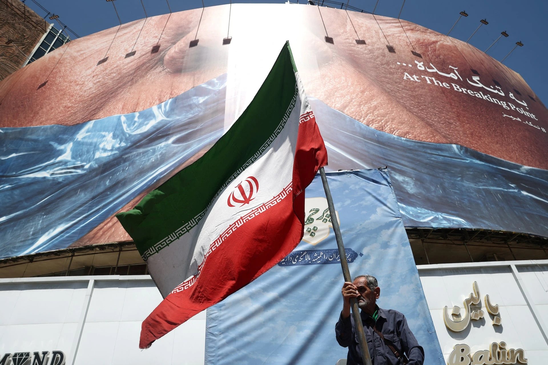 US Allies in Asia Bear Cost of Iran Stalemate as Washington Avoids Confronting Beijing