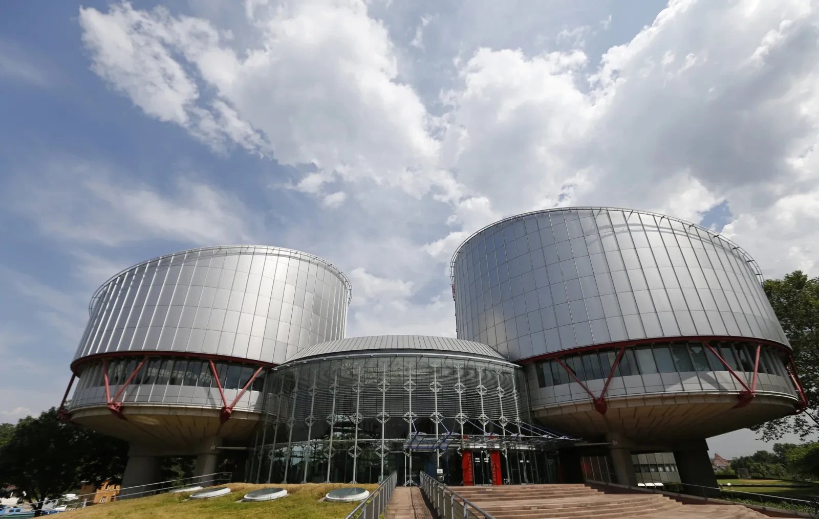 European Court of Human Rights closes 879 cases against Russia