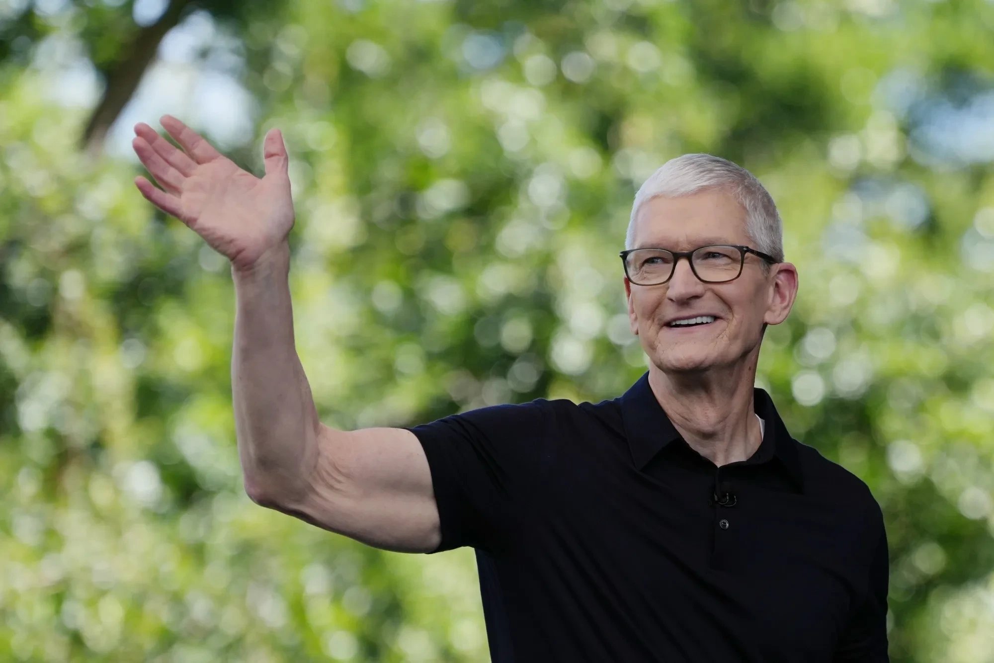 Тим Кук Apple бас директоры қызметінен кетіп, жад чиптері бағасындағы «ғасырлық тасқынды» ескертті