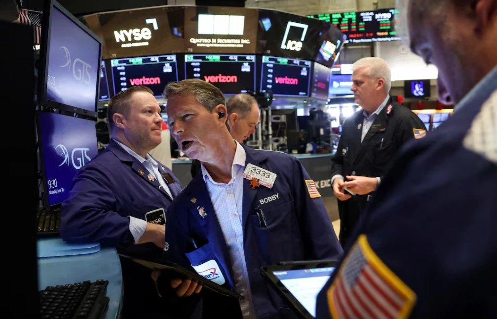 US jobs report beats forecasts, revives September Fed rate hike bets