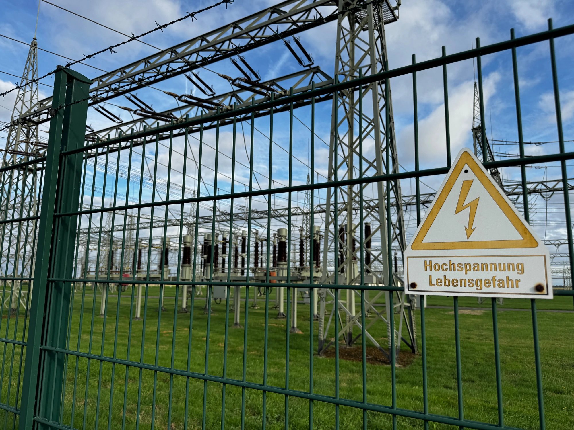 Германия полициясы энергетика нысандарындағы үш диверсиядан кейін күдіктіні іздеп жатыр
