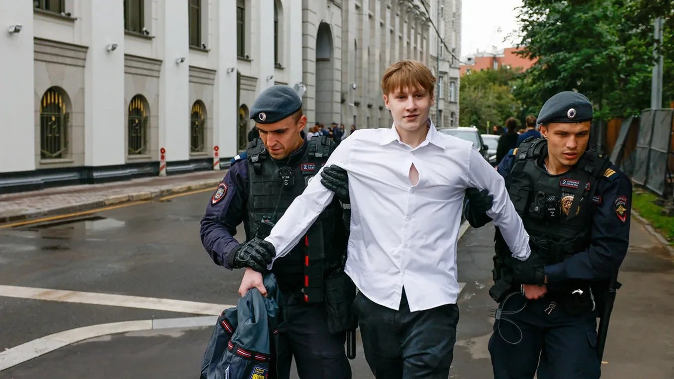 Мәскеуде «Яблоко» партиясының екі кандидаты 2024 жылғы Telegram жазбасы үшін ұсталды
