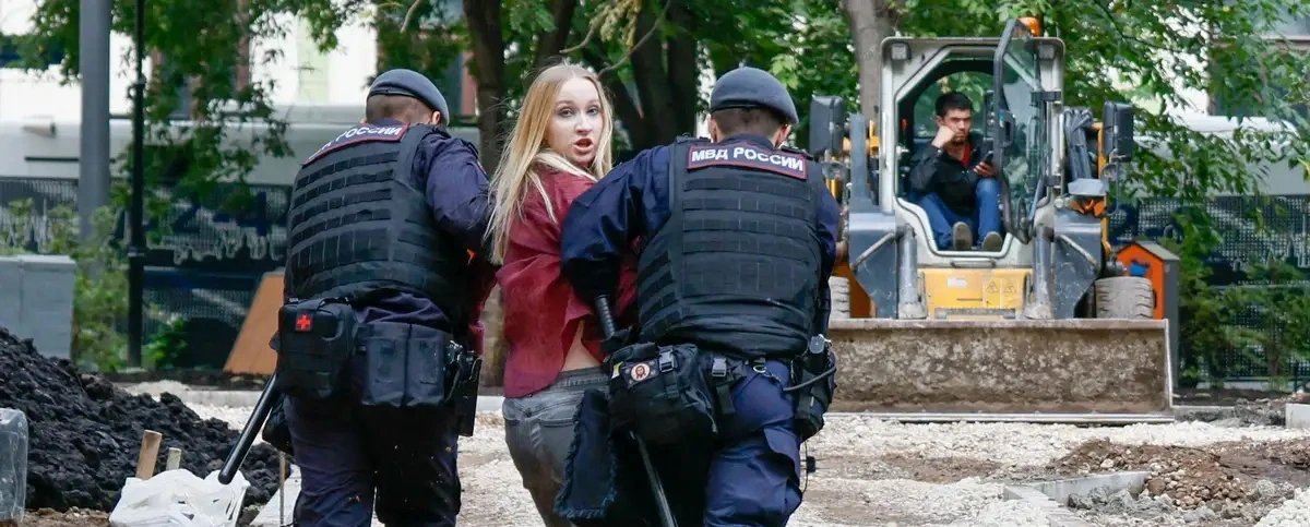 Moscow police detain two Yabloko candidates in one day