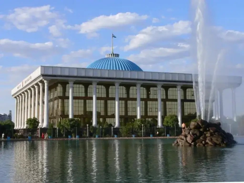 Десятилетие Мирзиёева: восстановление доверия через прямой диалог