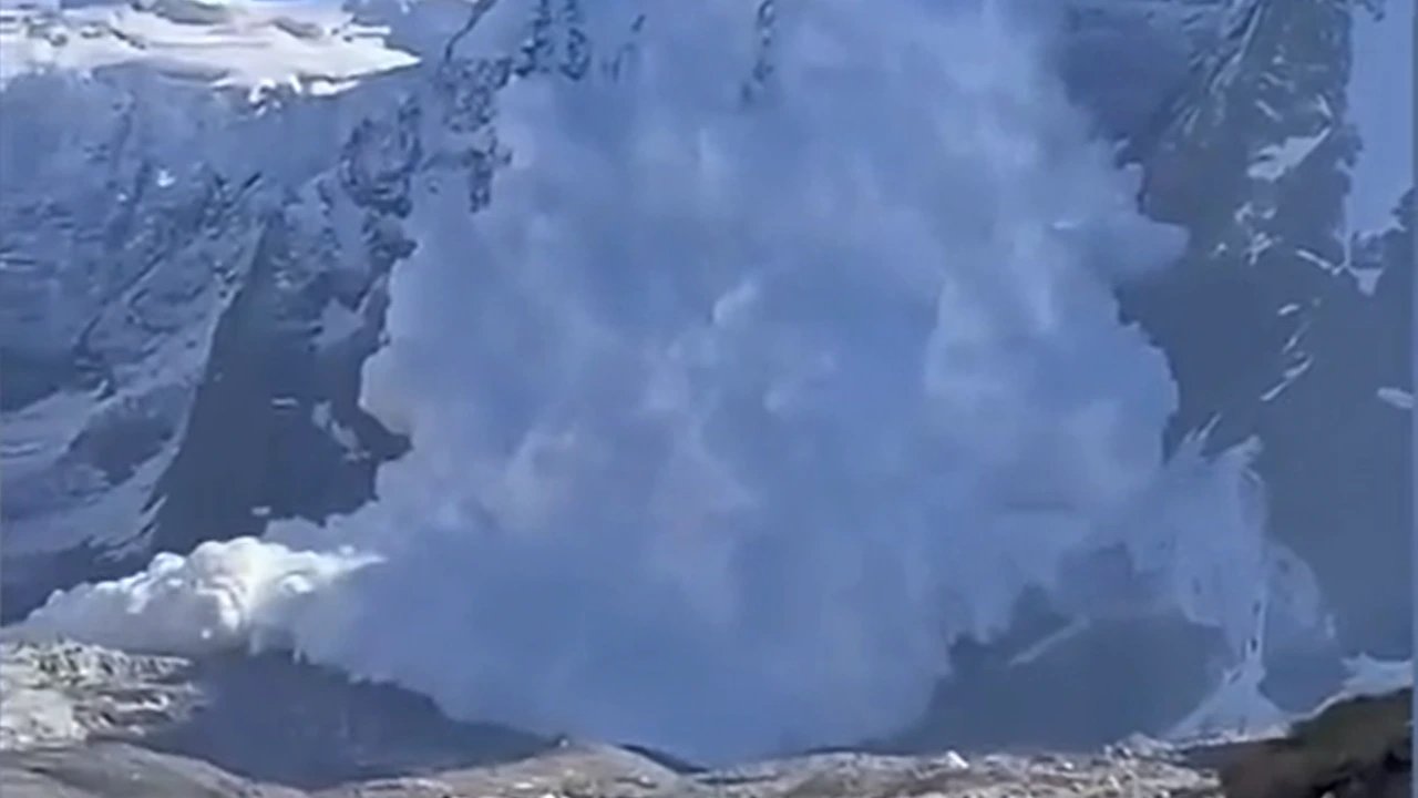Avalanche kills 11 climbers on Russia's Mount Mizhirgi