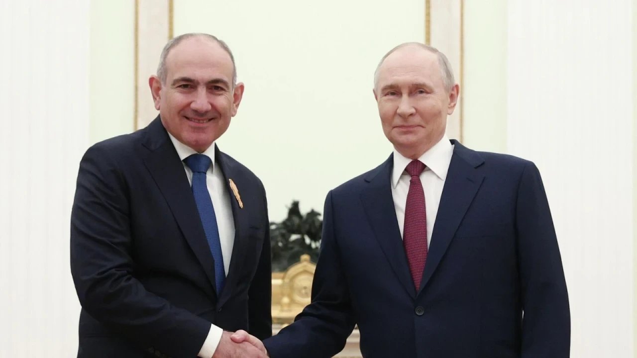 Putin and Pashinyan to discuss Armenia's development path and referendum in Moscow