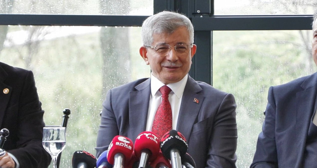 Former PM Davutoğlu arrives at Ankara courthouse to testify in insult probe