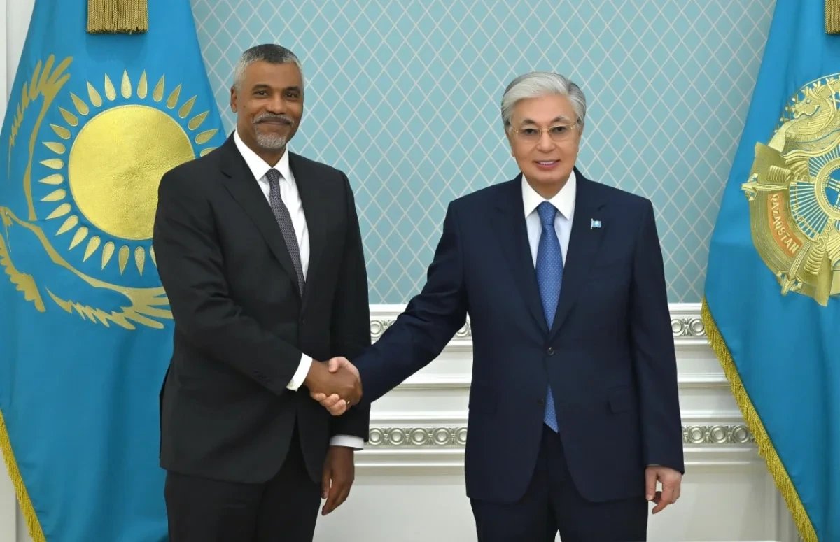 Tokayev meets WCO Secretary General Saunders in Astana
