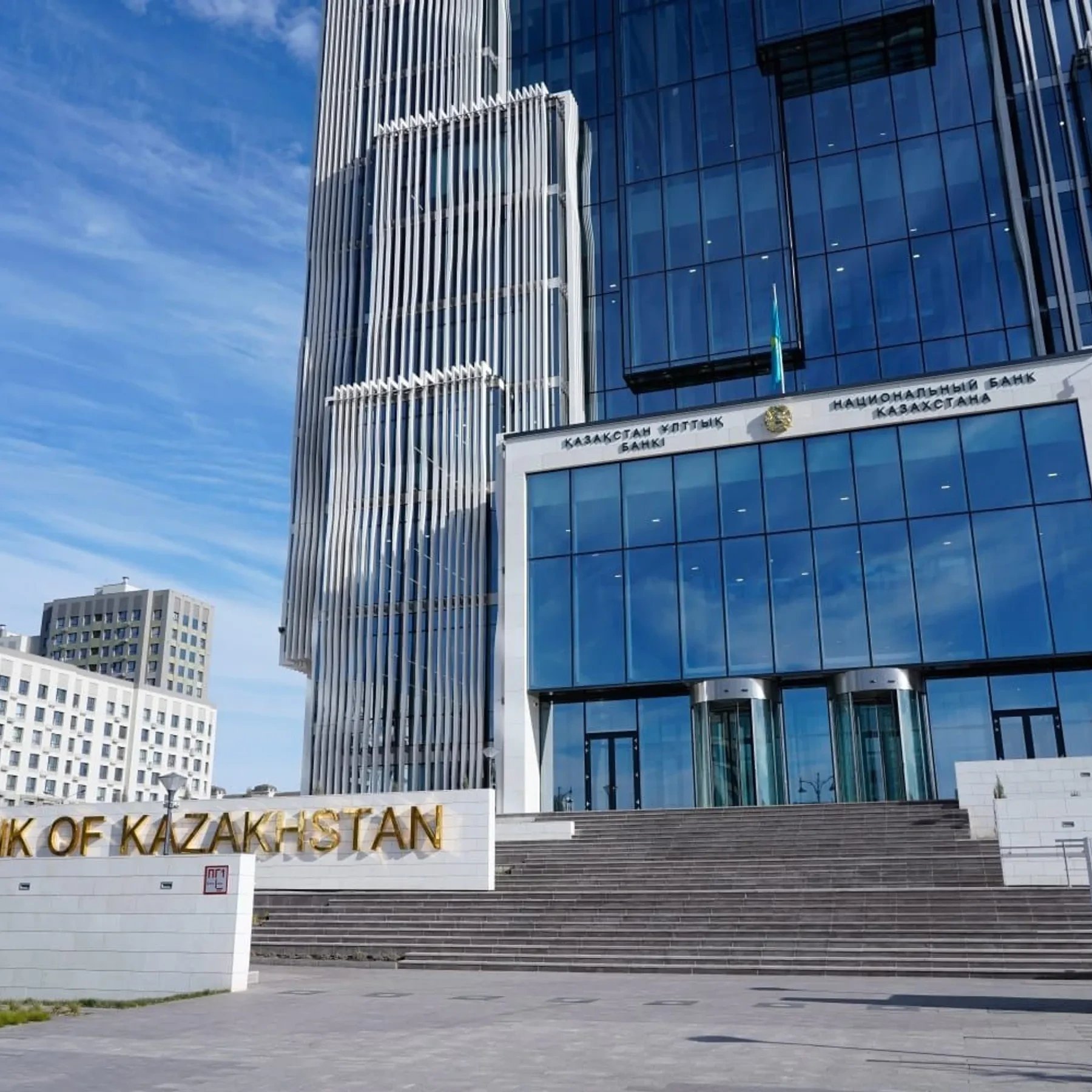 Kazakh large deposits shift from dollar to tenge, dollarization falls to 38.5%