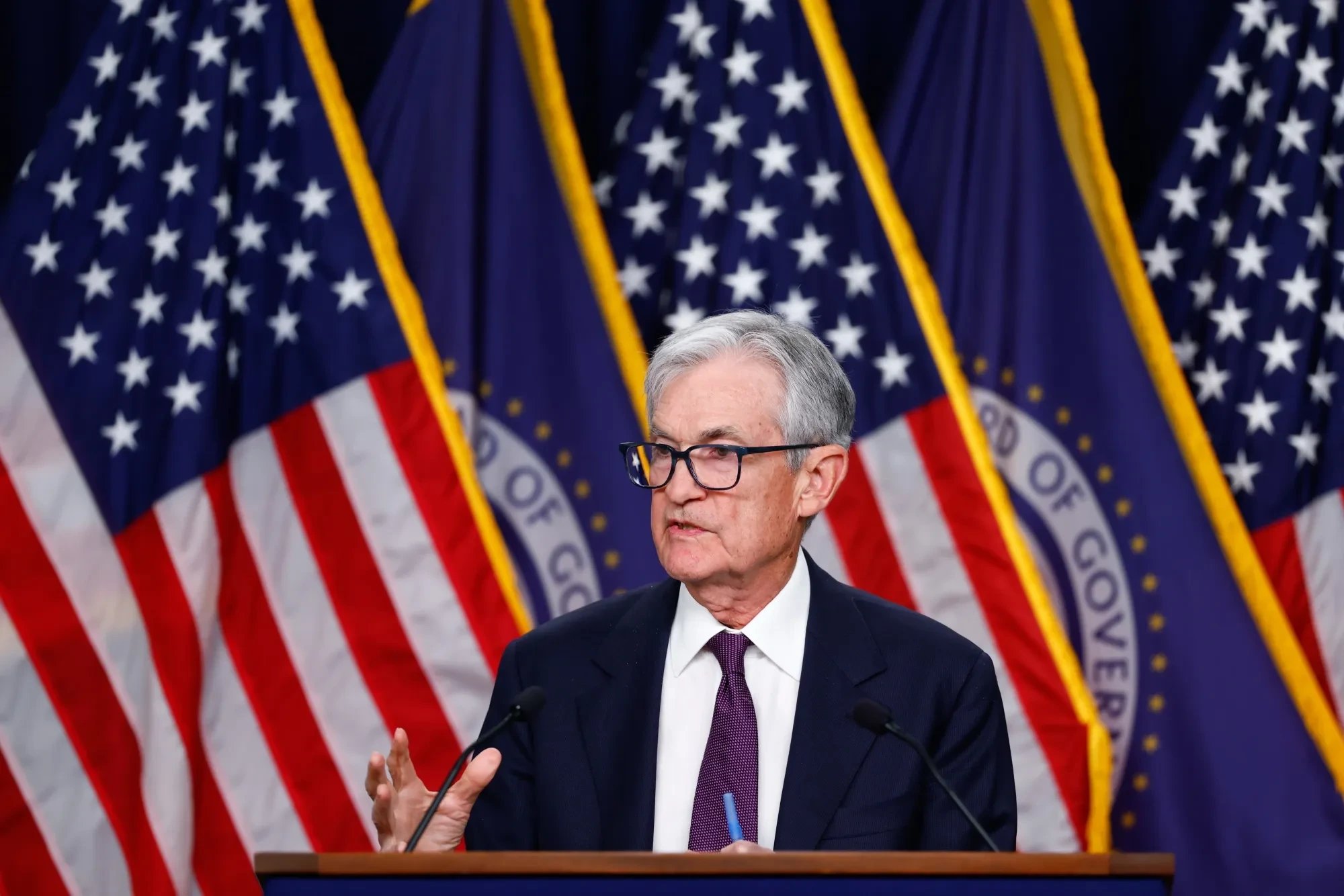 Wireless price surge lifts core CPI, likely seals Fed rate hike