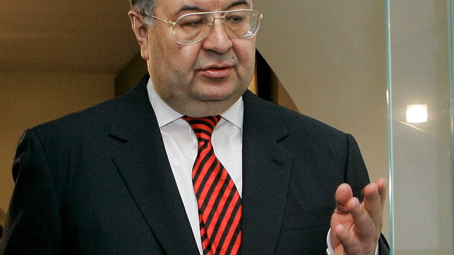 France backs removing Alisher Usmanov from EU sanctions list