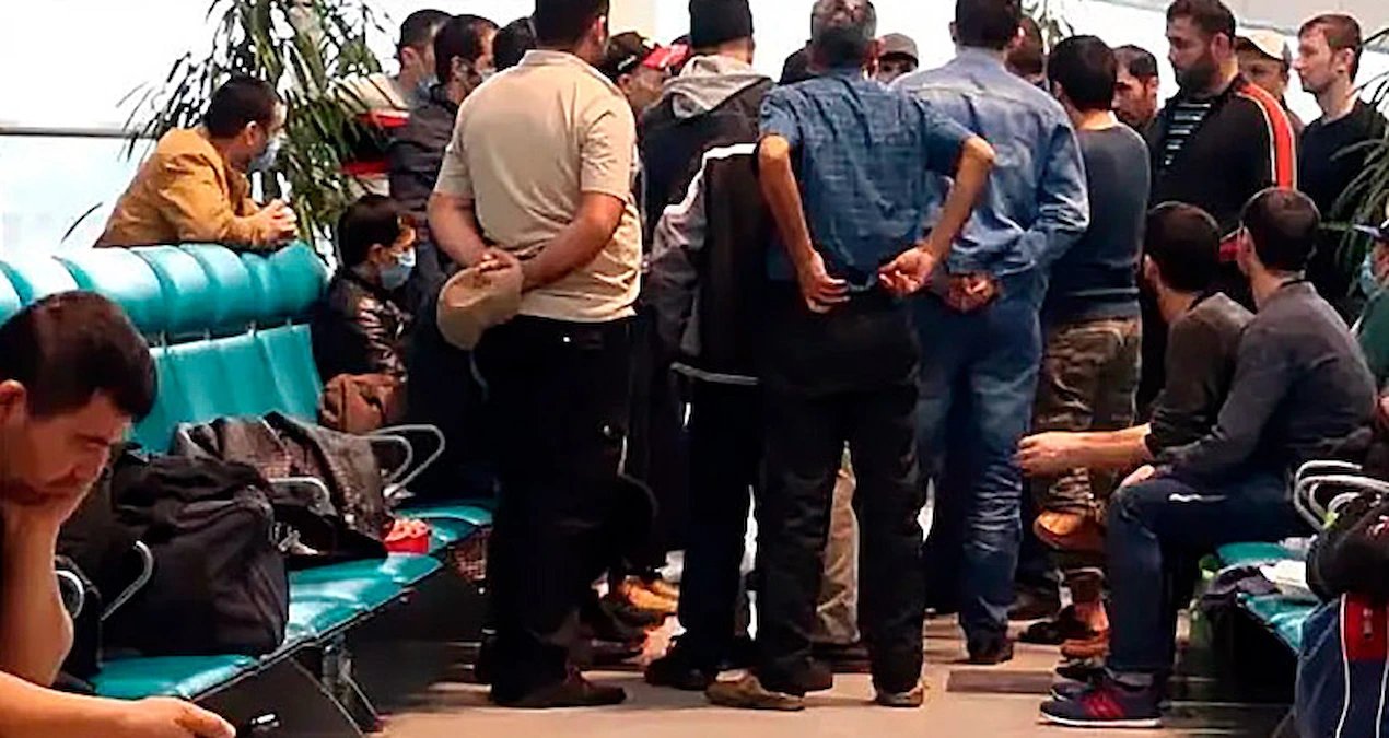 Uzbek workers leave Russia in droves after new migrant income law