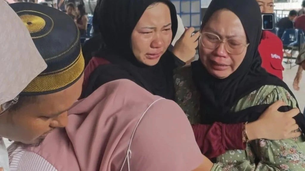 Indonesia ferry sinks off Java; 130 missing, 107 rescued